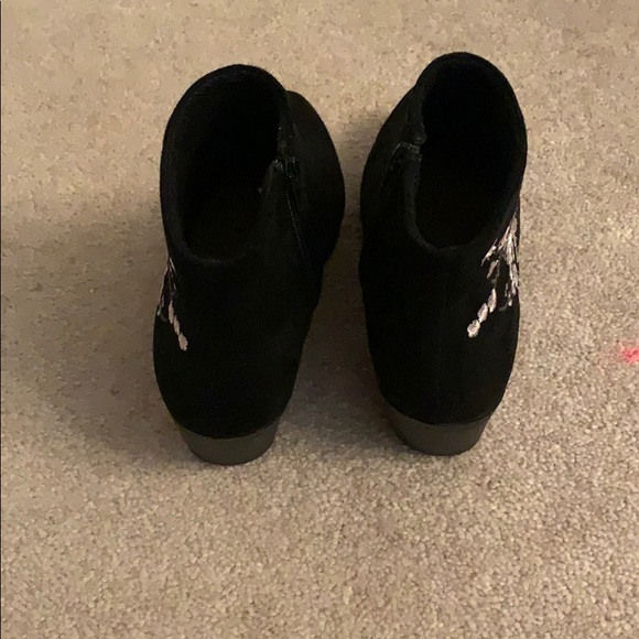 Black suede short boots with floral design - Picture 4 of 5